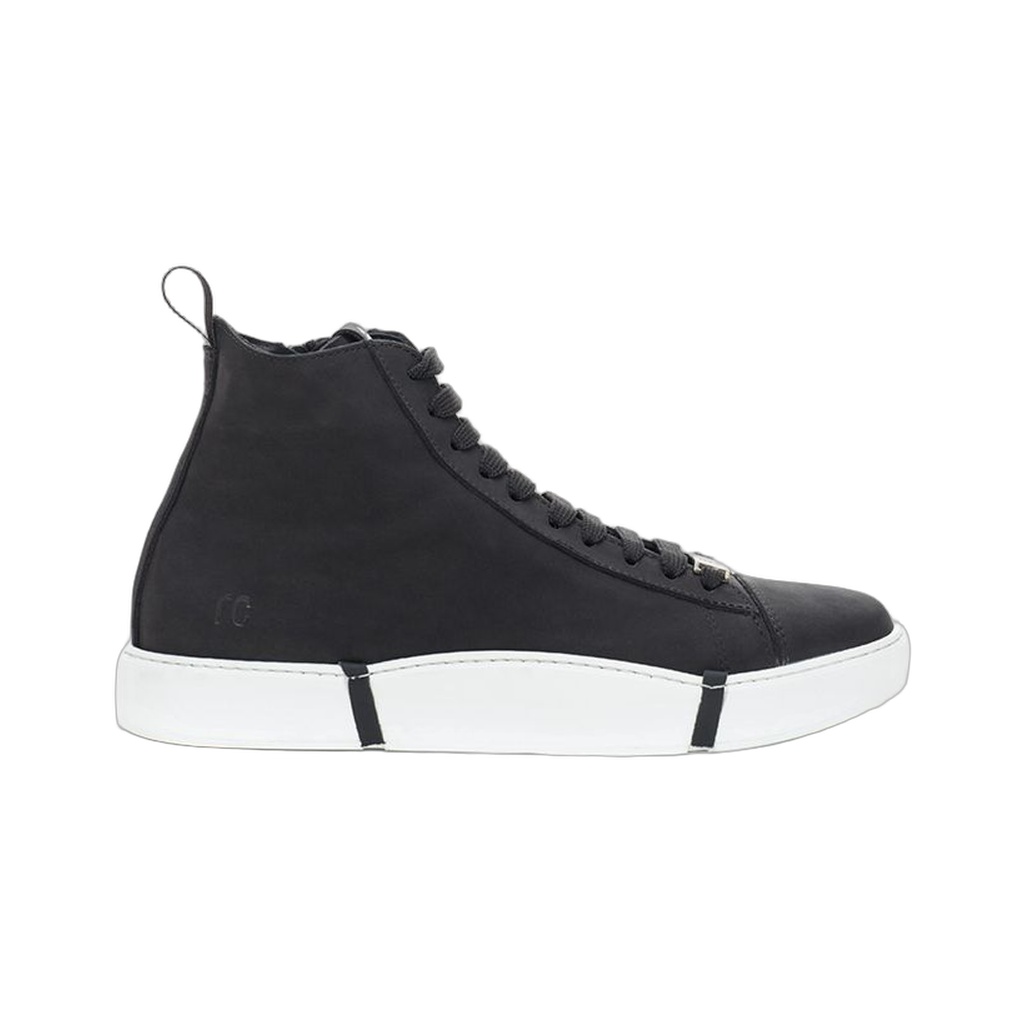 Elegant Suede Sneakers in Chic Black